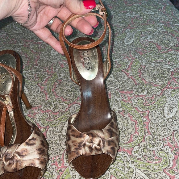 Guess 30 Sexy Years animal print, wooden, wrap around the ankle heels sz 6 1/2 - Picture 5 of 6